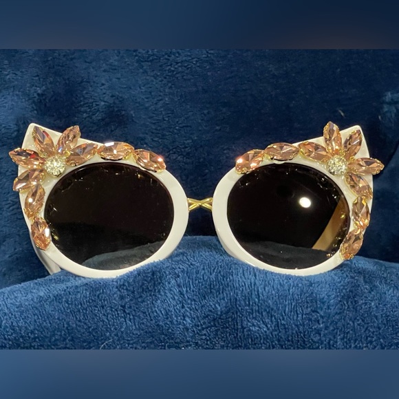 Ladies Sunglasses - Picture 2 of 7